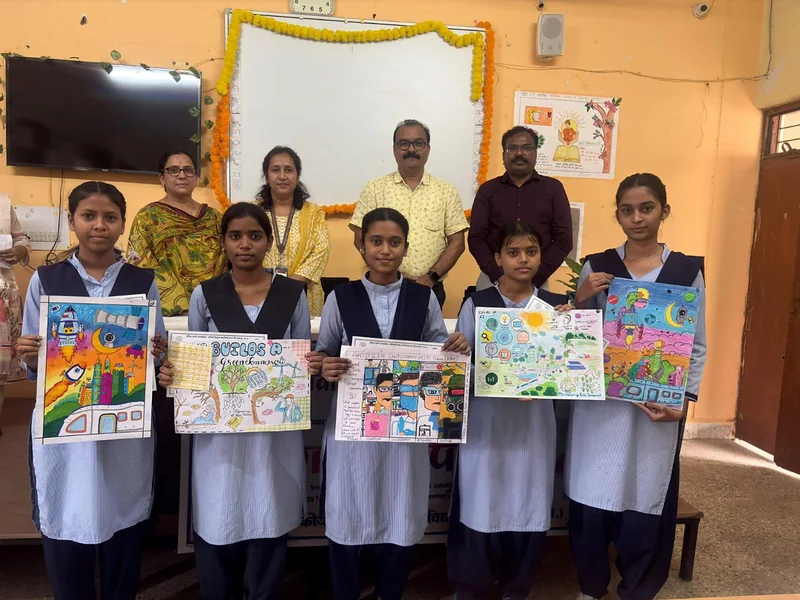 सेवा संकल्प अभियान 2026: छात्राओं ने चित्रों से दिखाई भविष्य के भारत की तस्वीर