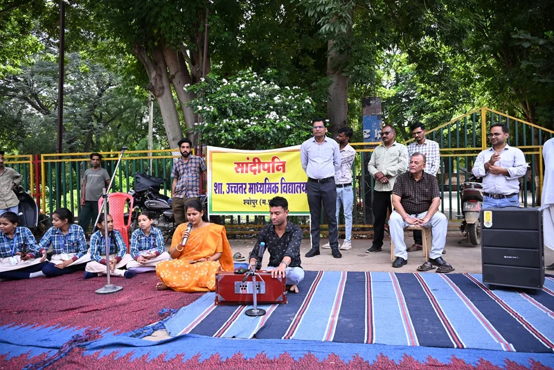 जिला चिकित्सालय में नुक्कड़ नाटक से दिया साइबर ठगी से बचाव का संदेश