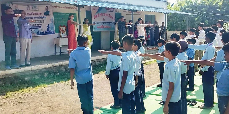 सेवा संकल्प अभियान जनजातीय विभाग की संस्थाओं में स्वच्छता अभियान एवं स्वच्छता की ली गई शपथ