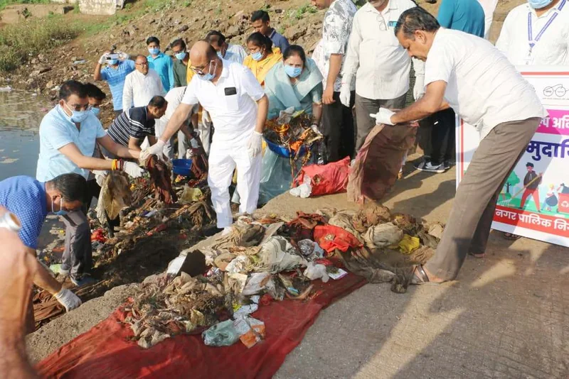 सेवा संकल्प अभियान के तहत राजघाट पर जिला स्तरीय स्वच्छता कार्यक्रम संपन्न जनप्रतिनिधियों, अधिकारियों, सफाई…