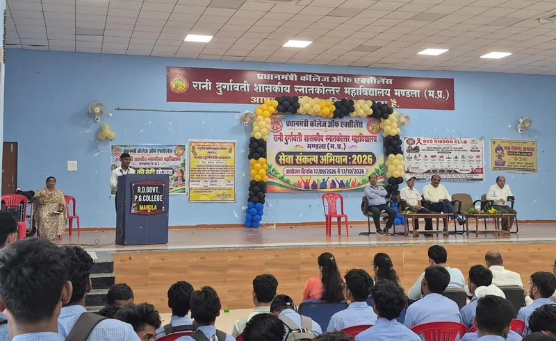 ‘सरकार आपके द्वार’ शिविर में छात्राओं की छात्रवृत्ति संबंधी समस्याओं का निराकरण
