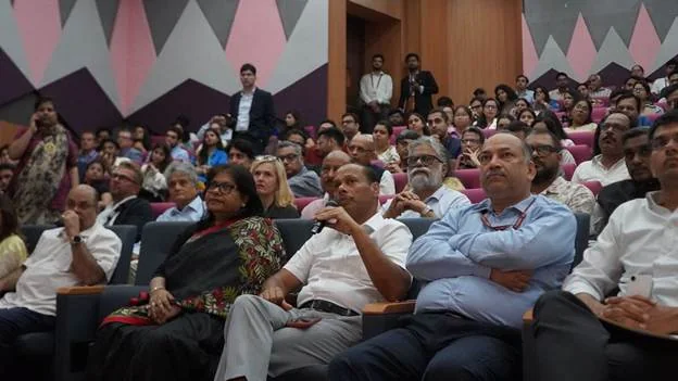 संस्कृति मंत्रालय ने 'युगे युगीन भारत म्यूजियम' (वाईवाईबीएम) के विकास के तहत दो बड़े कार्यक्रमों - 'शिल्पकार…